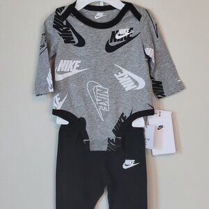 Nike Baby 2-Piece Bodysuit & Joggers Set - All-Over Logo Print - Sporty